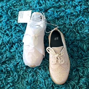 H&M, Off-White, Boys Size 9.5 Toddler